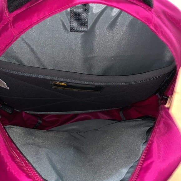 THE NORTH FACE Recon Backpack - pink and black lightly used - Picture 5 of 11